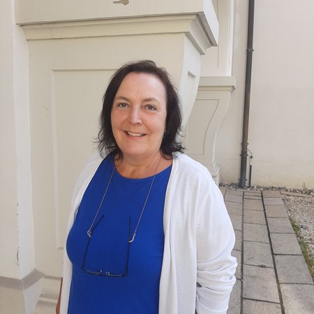 Barbara Holly, Leitung