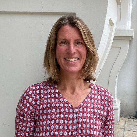 Justine Damm, Verwaltung